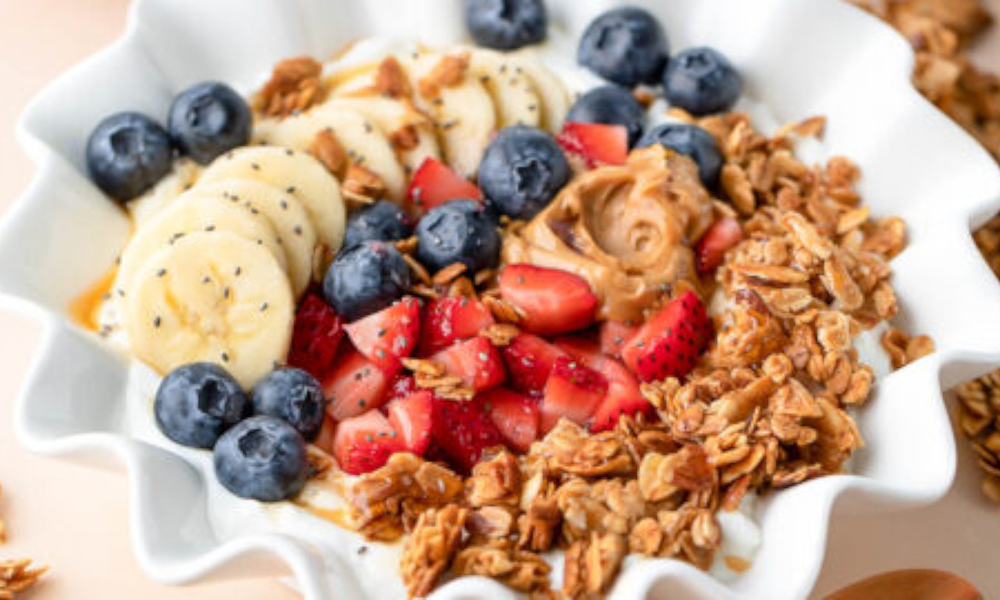 fruit-and-granola-yogurt-bowls-mixed-berry--480x270-Photoroom